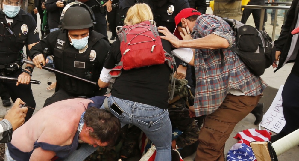Disturbances spread  to LA – ‘Trumpanions’ clash with cops