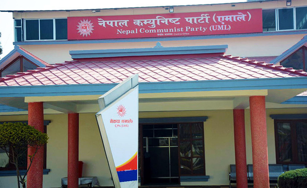 UML Chairperson Oli in discussion with Madhav Nepal, meeting between two sides in Dhumbarahi