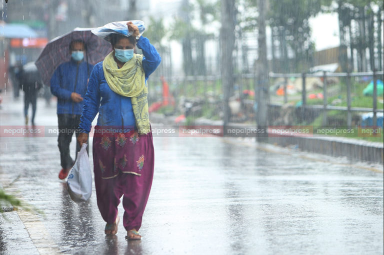 Heavy showers hit early morning shoppers