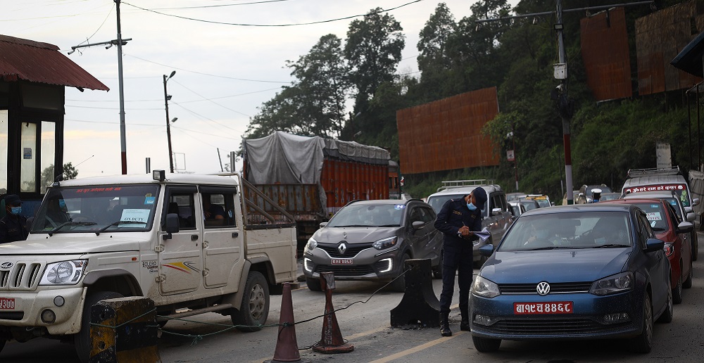 Rush of vehicles coming and going from valley even amidst prohibitory orders