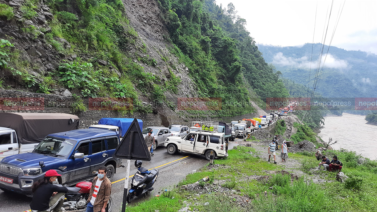 Landslides on Narayangadh-Mugling highway continue, use of alternative routes suggested