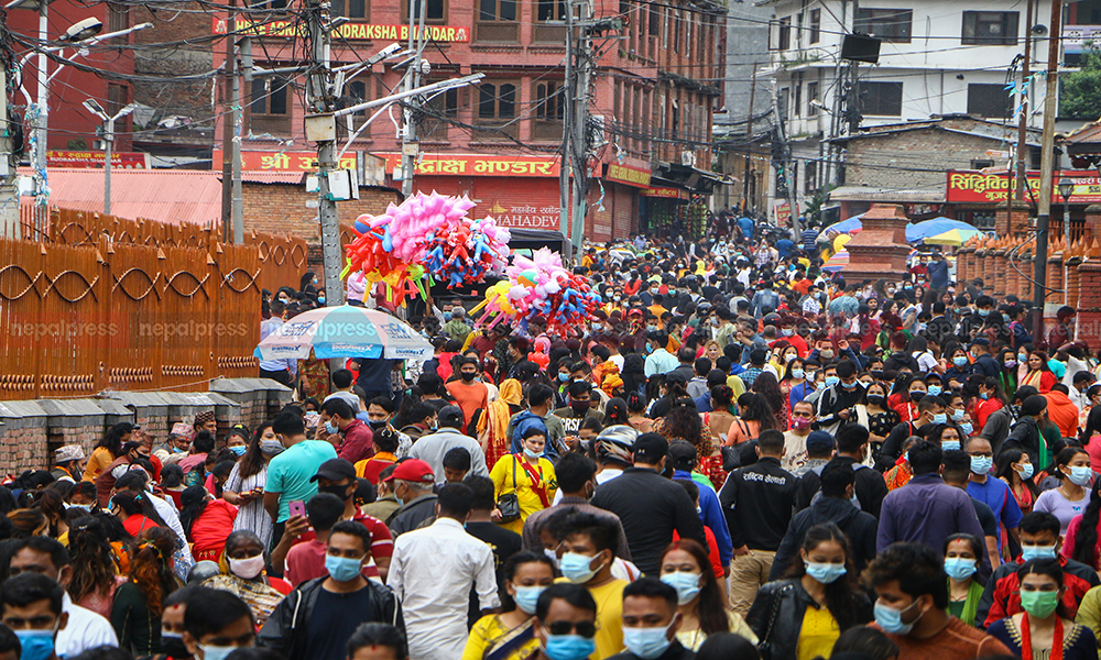 Influx of Hindu devotees flock Pashupatinath Temple on last Monday of Shrawan