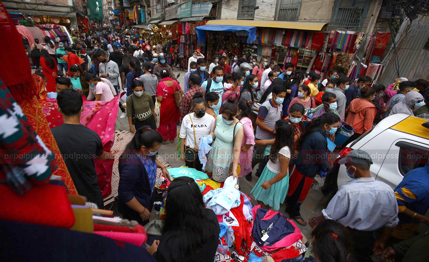 Ason markets crowded with people, but sales are not as good as expected