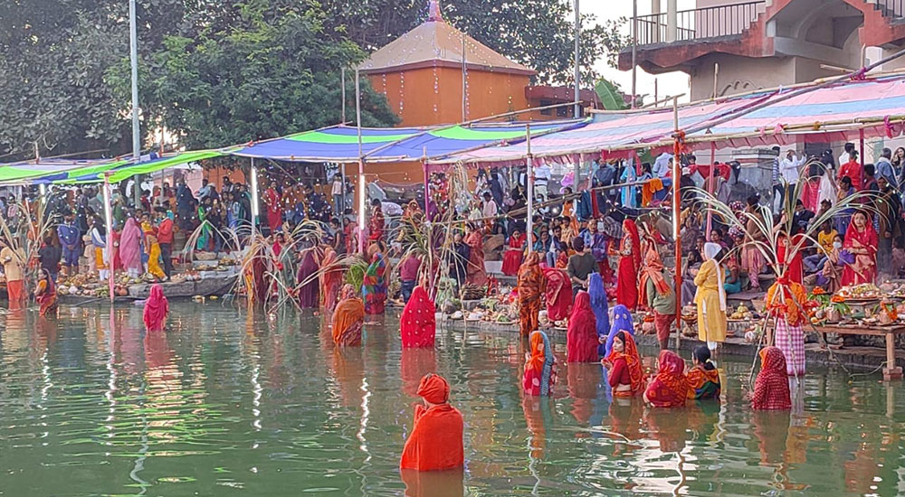 Chhath concludes by offering argha to rising sun