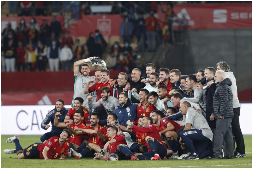 Spain edges Sweden 1-0 to qualify for World Cup