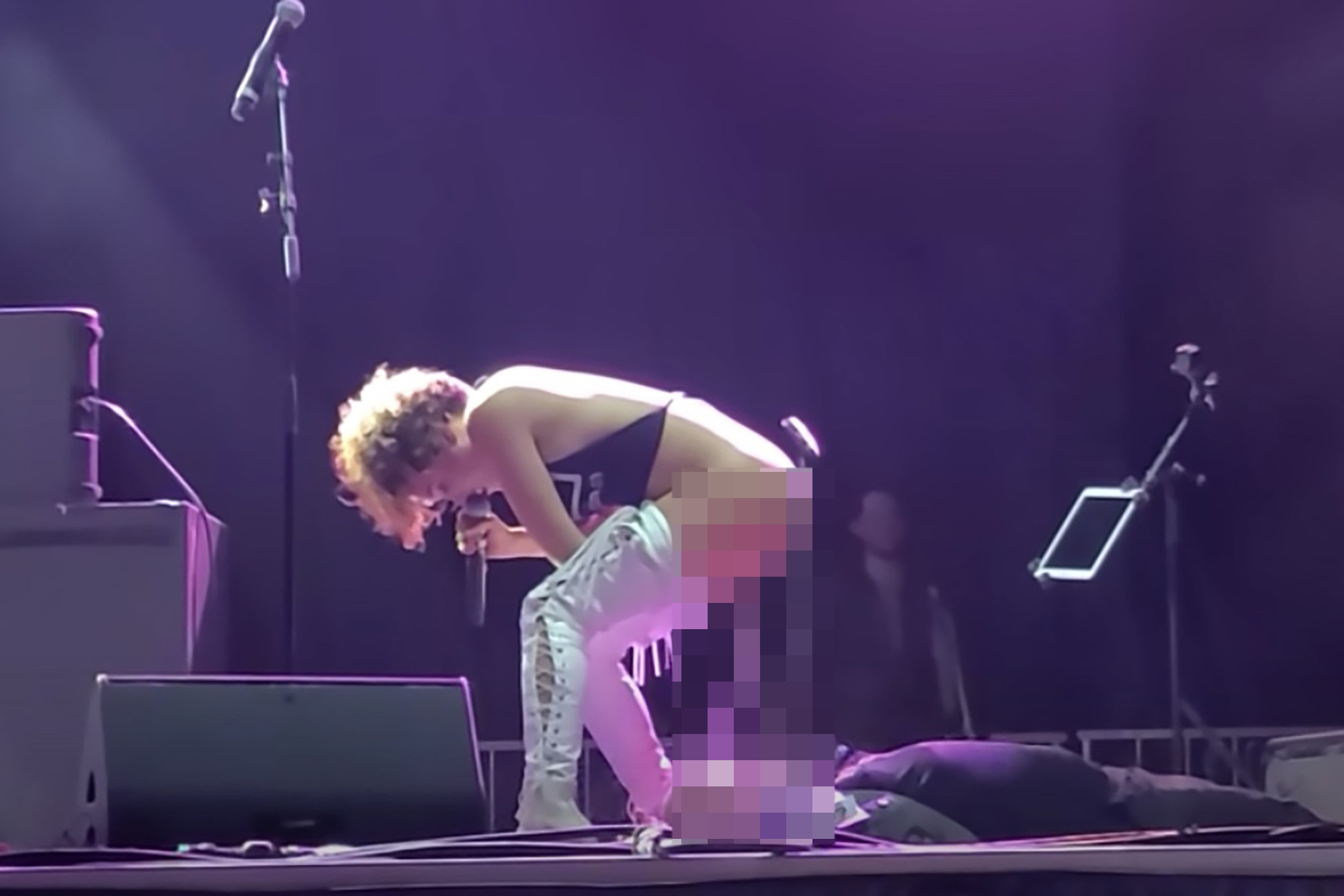 Singer Sophia Urista urinates on fan’s face on stage, says sorry after outcry