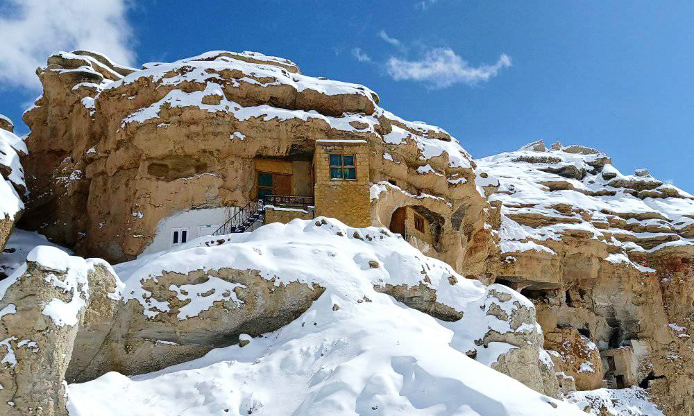 Attractive guest house inside cave in Mustang (With photos)