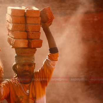 Life of brick kiln workers (With photos and video)