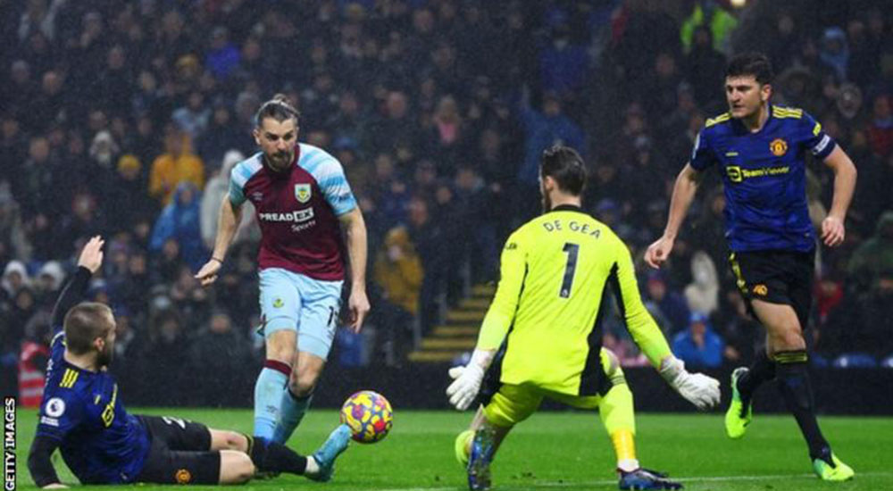 Wasteful Man United slip out of top four after draw at Burnley