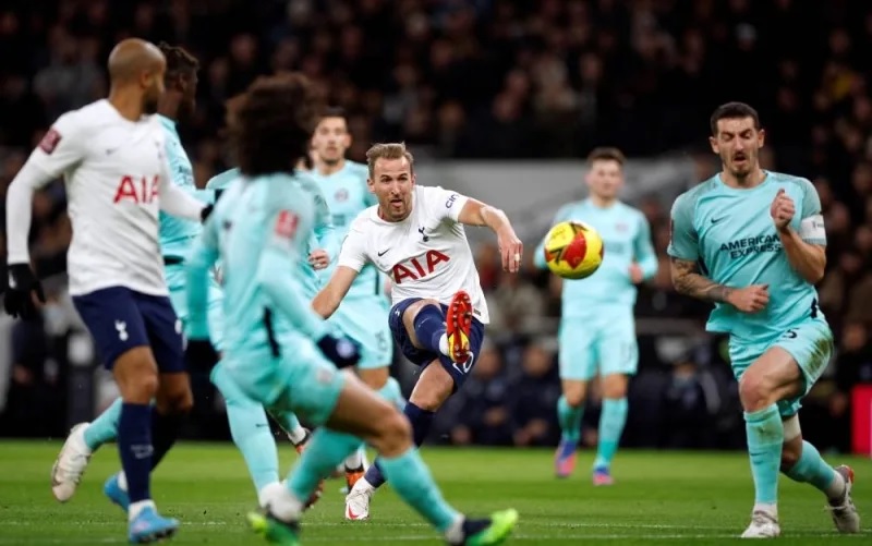 Kane double sees Tottenham past Brighton in FA Cup