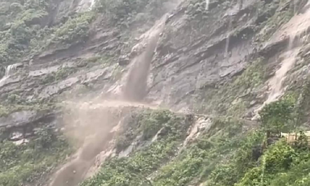 Landslide obstructs Butwal-Palpa road section