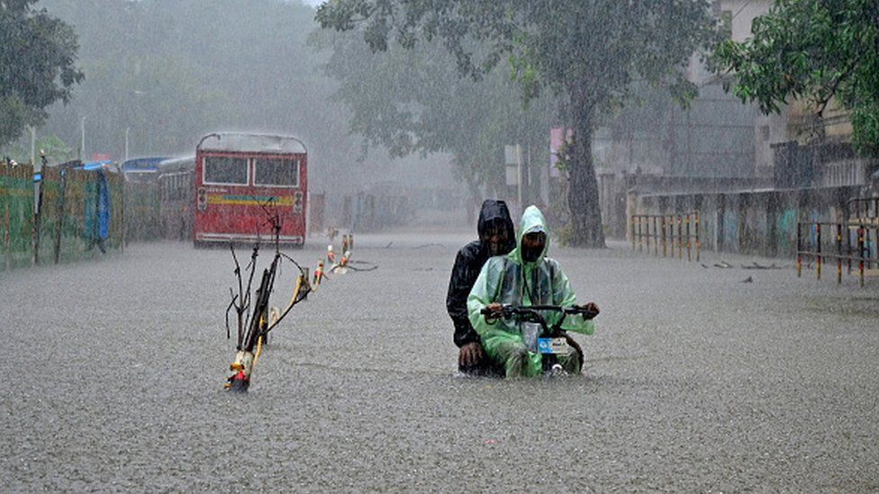 Mumbai: Heavy rains bring life to standstill in Indian city