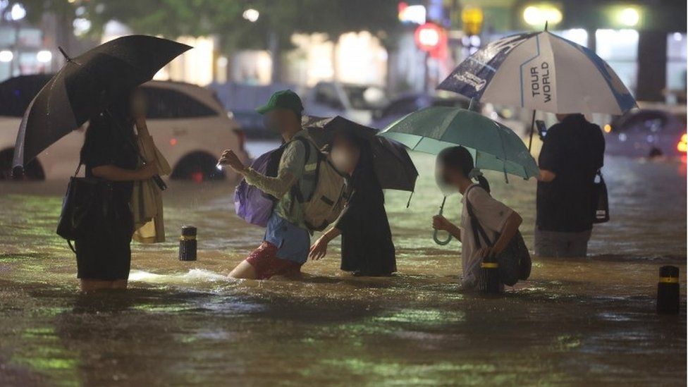 Seoul floods: At least eight dead amid heaviest rain in decades