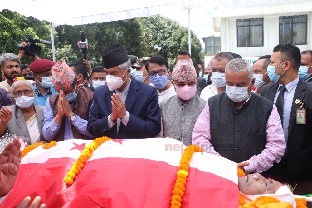 Leaders, well-wishers pay final tributes to NC leader Giri (With photos)