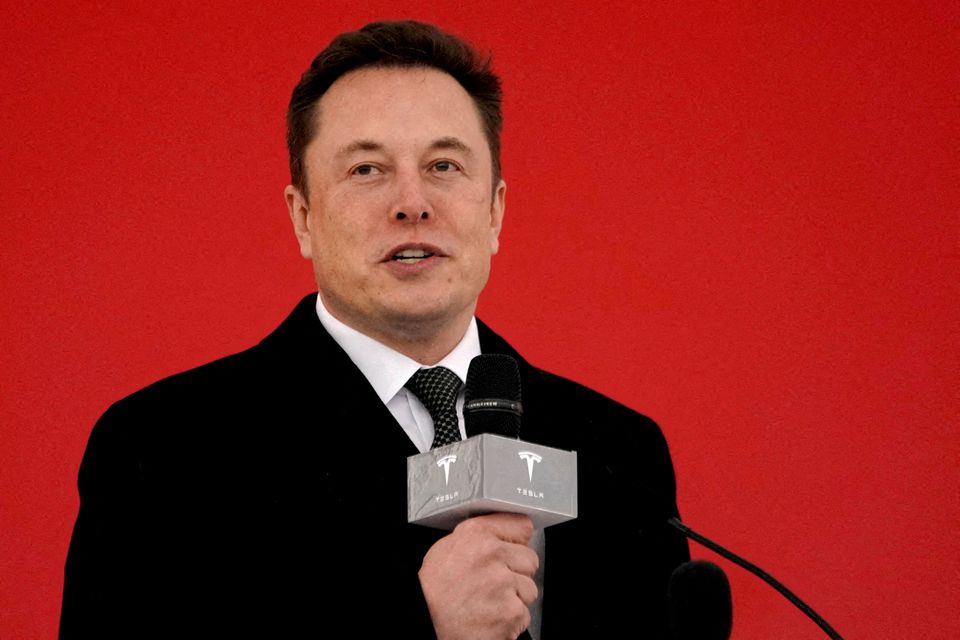 Musk sells Tesla shares worth $6.9 billion, cites chance of forced Twitter deal