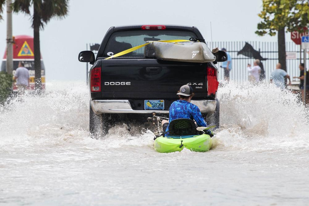 People trapped, 2.5M without power as Ian drenches Florida