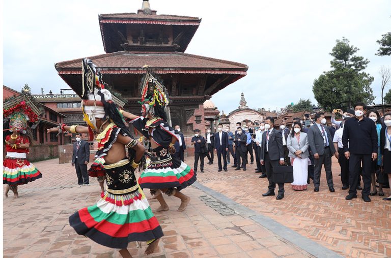 Chinese leader Li visits Bhaktapur Durbar Square (With photos)