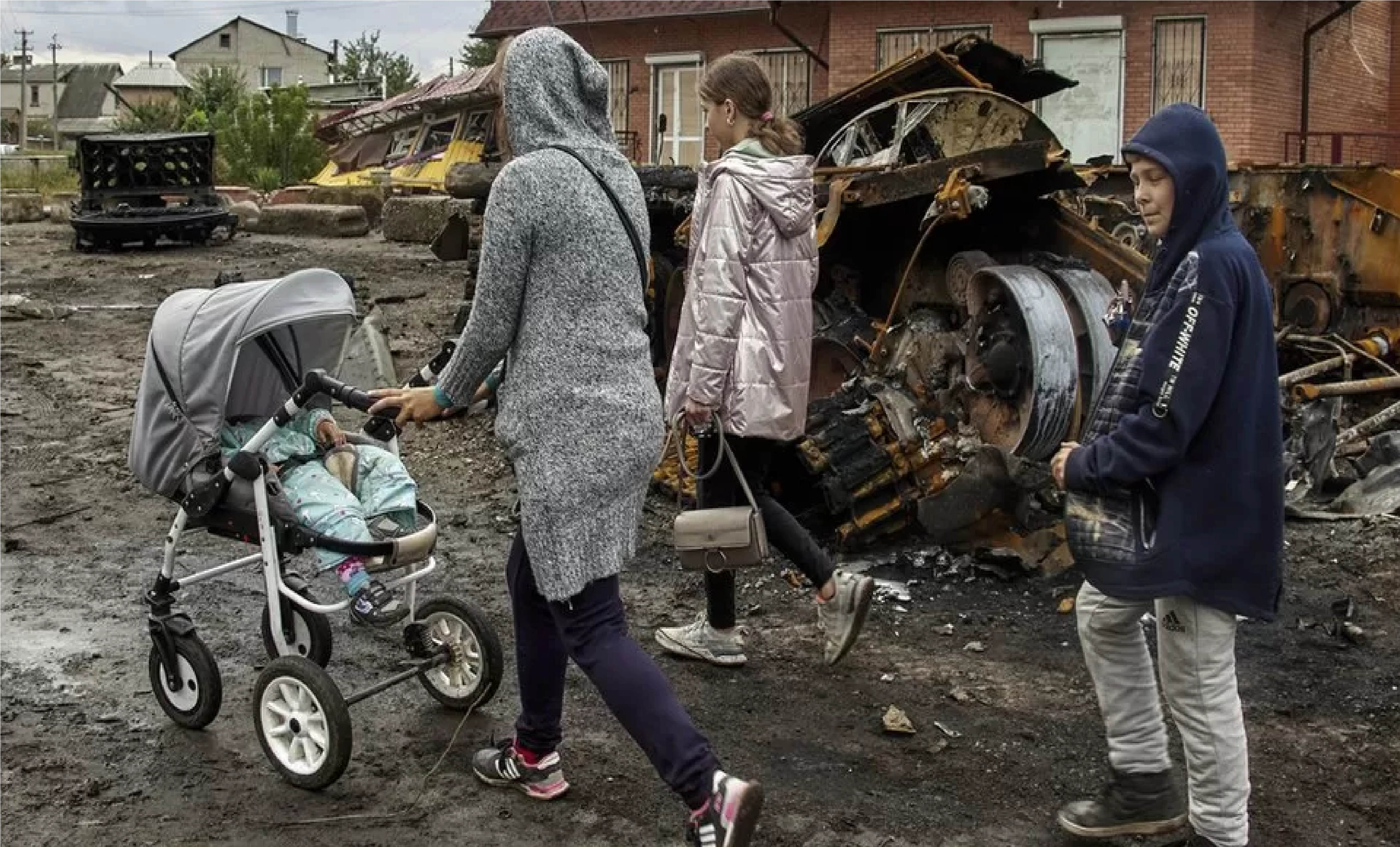 Ukraine war: Mass grave found in liberated Izyum city – officials