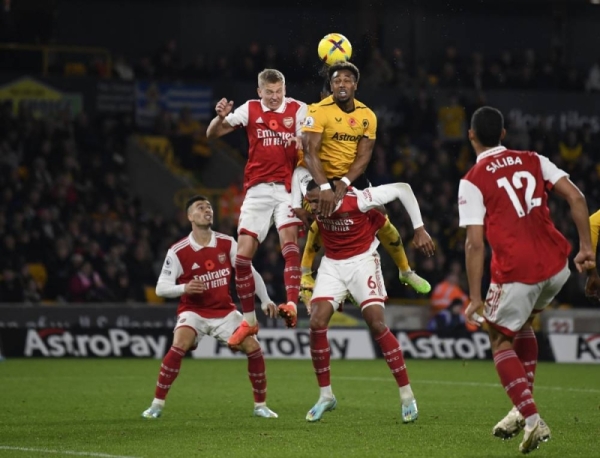 Arsenal beat Wolves 2-0 to extend Premier League lead