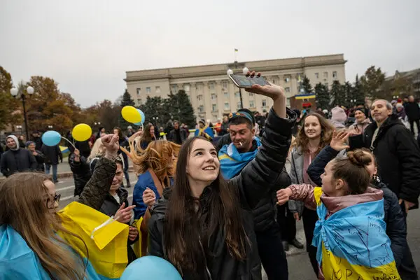 Ukraine war: Celebration in Kherson – but war ‘far from over’