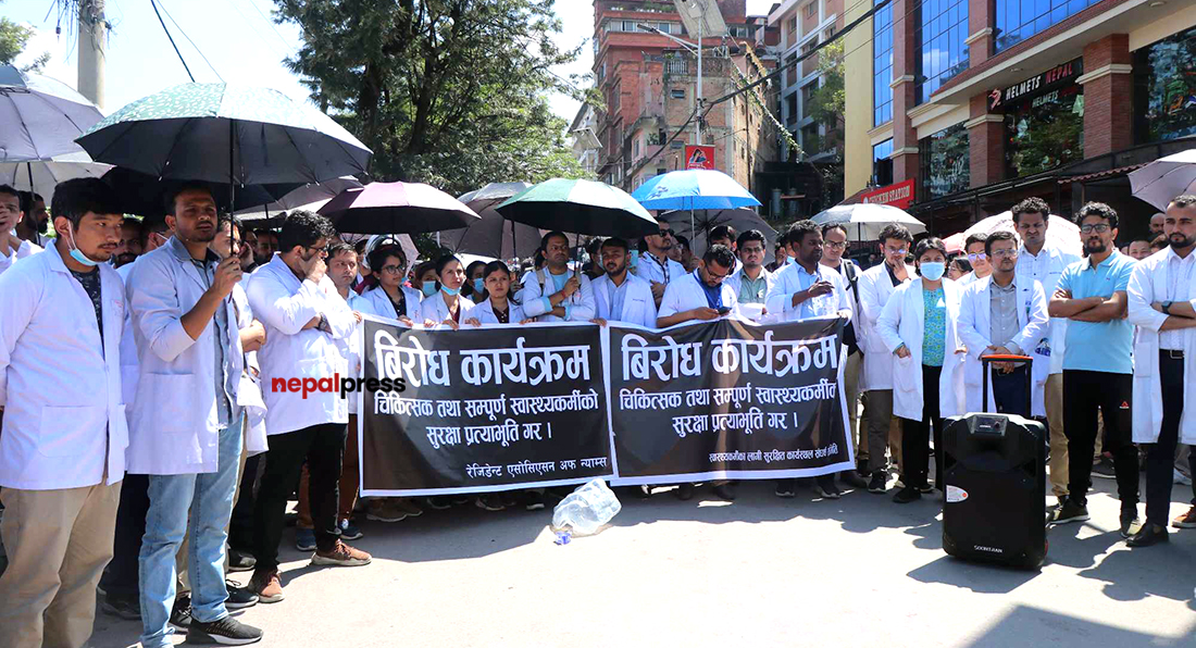 Docs express disagreement with govt’s two-pt decision, take to streets today also