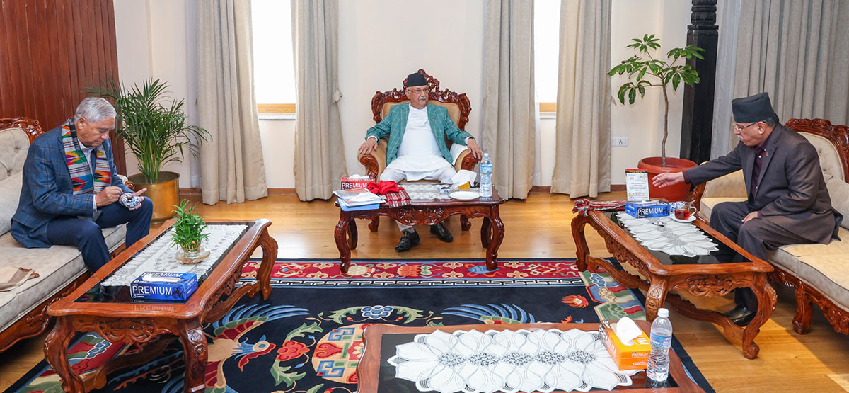 Deuba, Dahal in Baluwatar to meet PM Oli