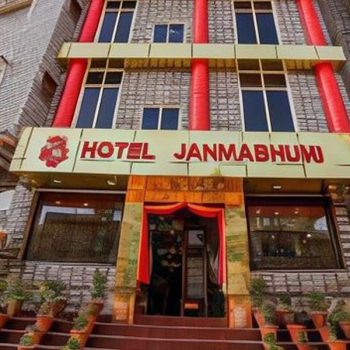 Couple found hanging in Sanamangal hotel